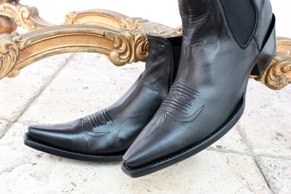 Men's black round top toe cowboy boots